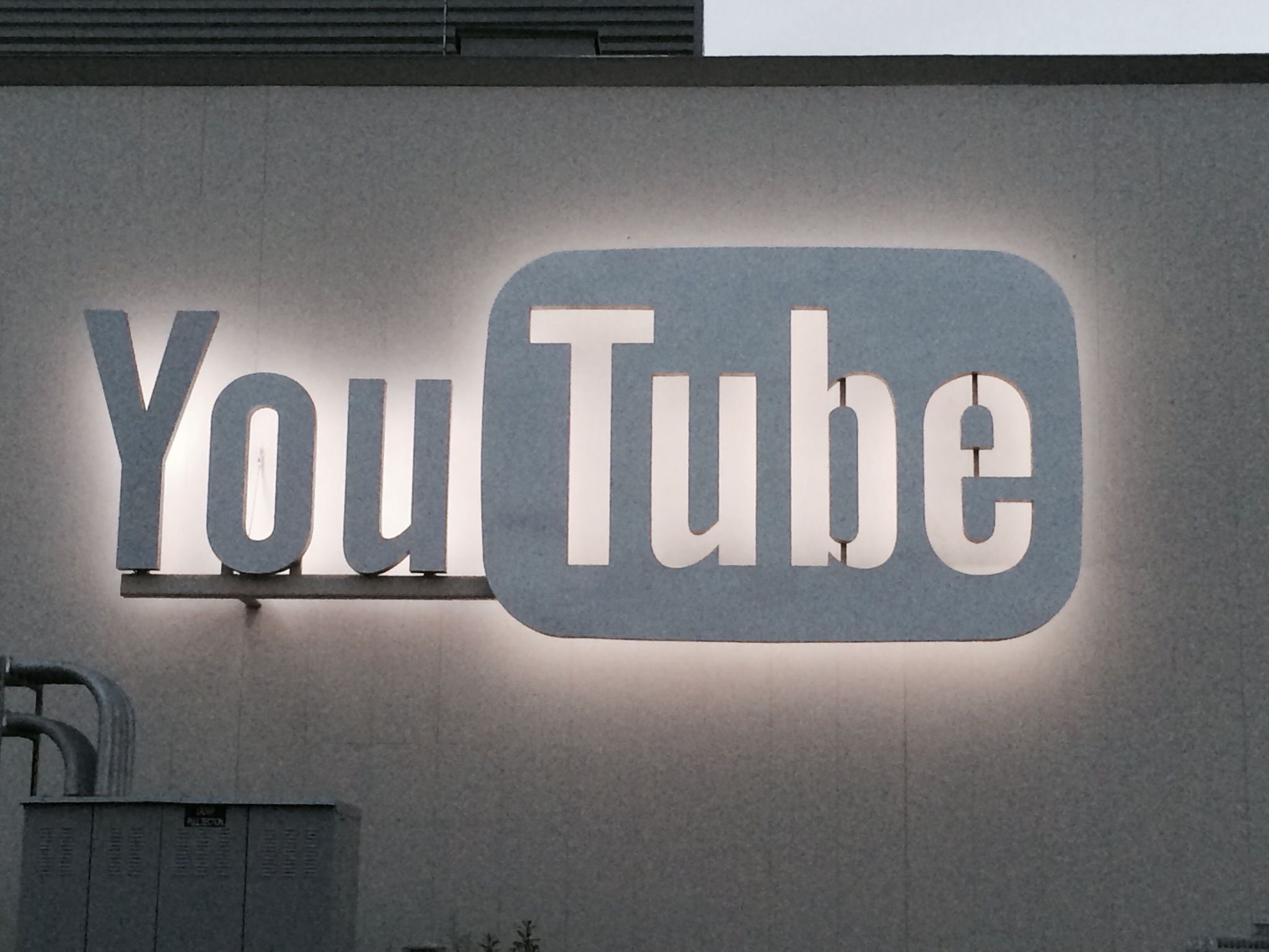A Good Sign for YouTube | Oculus Light Studio